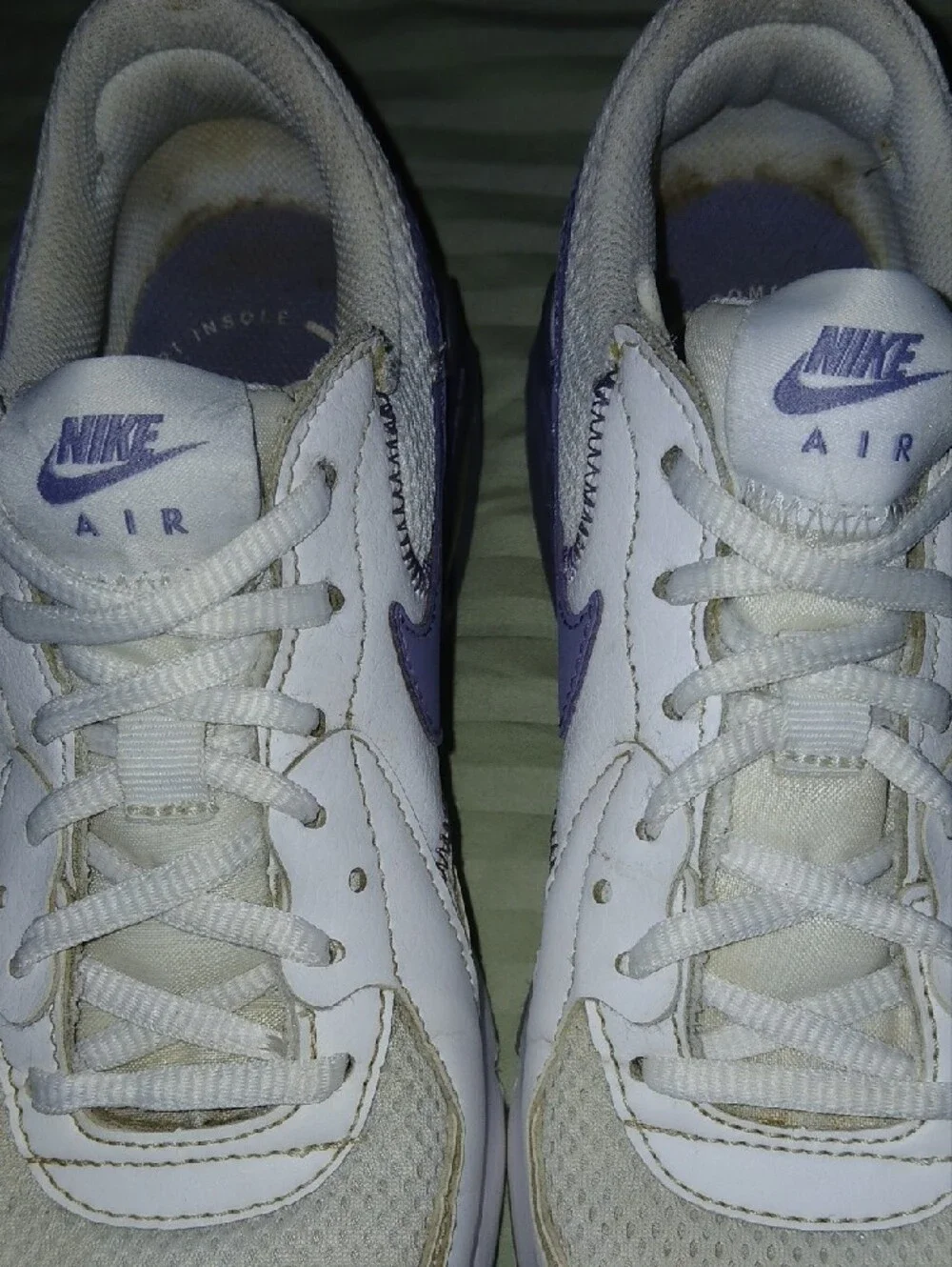 Nike Women’s White and Lavender Air Max Sneakers Sz: 7